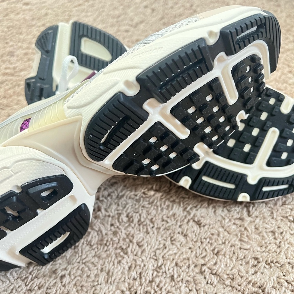 NEW Nike V2K sneakers - Picture 3 of 5